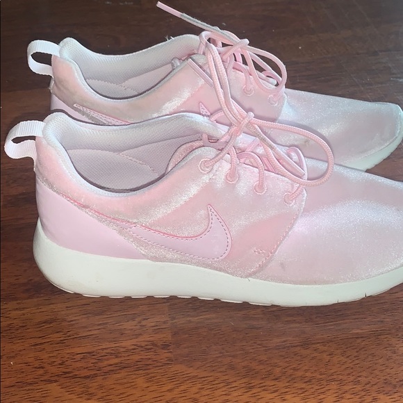 Nike Roshe One Arctic Pink - Picture 2 of 6